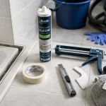 Changer joints baignoire : mastic silicone et gorge propre avec marge 5 mm